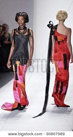 Zang Toi