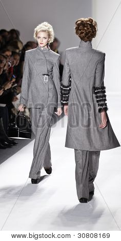 Zang Toi
