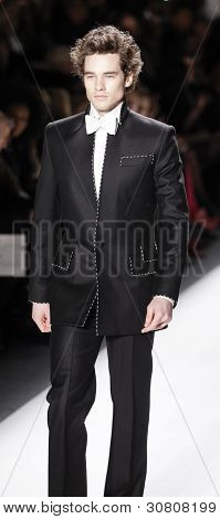 Zang Toi
