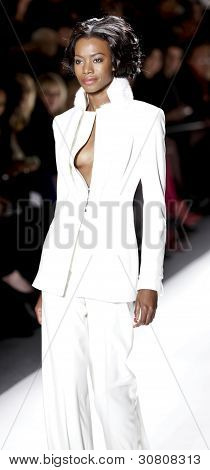 Zang Toi