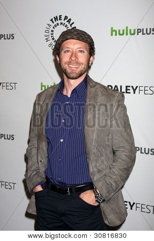 LOS ANGELES - 8 mar: T.J. Thyne มาถึงในเหตุการณ์ 