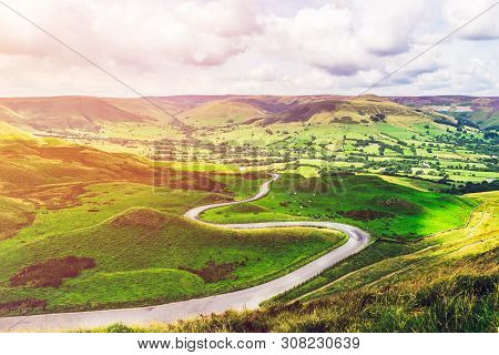 Mam Tor Hill Near Castleton And Edale In The Peak District National Park, England, Uk