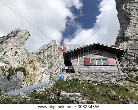 Die Kletterhutte (kletterhuette) Bockmattli Or Bockmattlihutte (bockmattlihuette) 1501 M - Sac, Inne