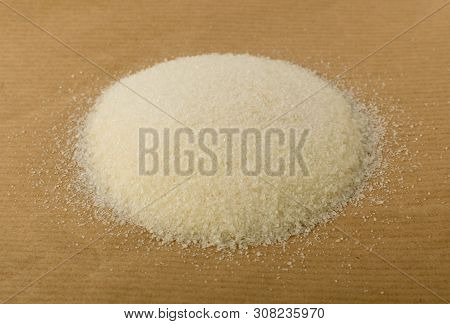 Dry Gelatine Powder And Granules Used As A Gelling Agent