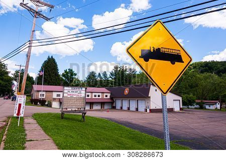 Tidioute, Pennsylvania, Usa 6/22/2019 The Tidioute Volunteer Fire Department On Main Street With A F