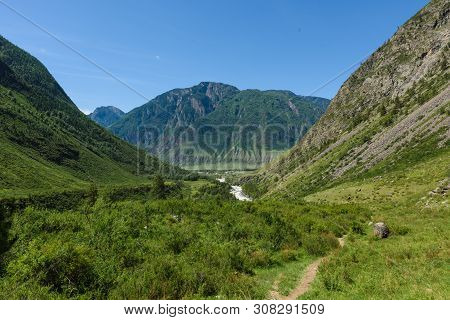 Chulishman Valley In Mountain Altay The Road To Uchar