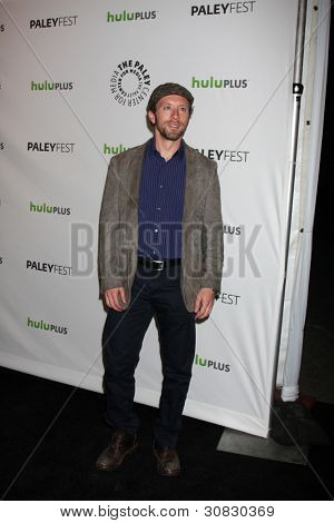 LOS ANGELES - 8 mar: T.J. Thyne มาถึงในเหตุการณ์ 