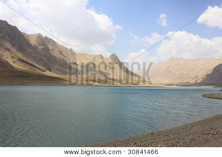 Krajobraz jeziora gibon