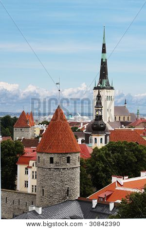 Blick auf St. Olaf Kirche In Tallinn