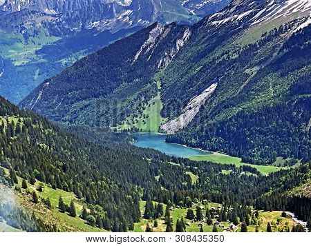 An Unbelievable View Of Lake Obersee And The Oberseetal Alpine Valley, Nafels (naefels) - Canton Of 