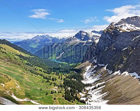 An Unbelievable View Of Lake Obersee And The Oberseetal Alpine Valley, Nafels (naefels) - Canton Of 
