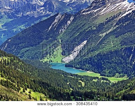 An Unbelievable View Of Lake Obersee And The Oberseetal Alpine Valley, Nafels (naefels) - Canton Of 