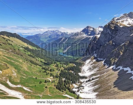 An Unbelievable View Of Lake Obersee And The Oberseetal Alpine Valley, Nafels (naefels) - Canton Of 