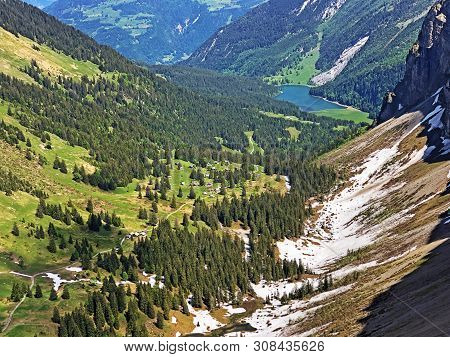 An Unbelievable View Of Lake Obersee And The Oberseetal Alpine Valley, Nafels (naefels) - Canton Of 