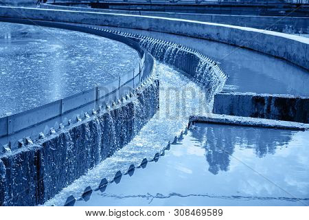 Tanks Or Reservoirs For Aeration And Purification Or Cleansing Sewage Liquid With Sludge In Modern W