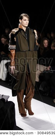 BCBGMAXAZRIA