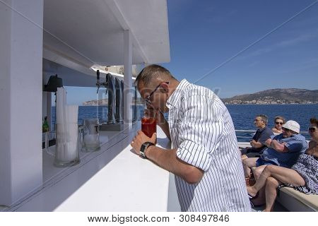 Sangria Bar Tourboat