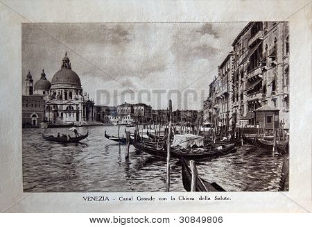 Italie - vers 1910 : Une photo imprimée en Italie montre Image de Grand Canal Con La Chiesa Della Salute