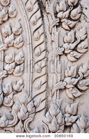 Cemento de bajo relieve estilo tailandés