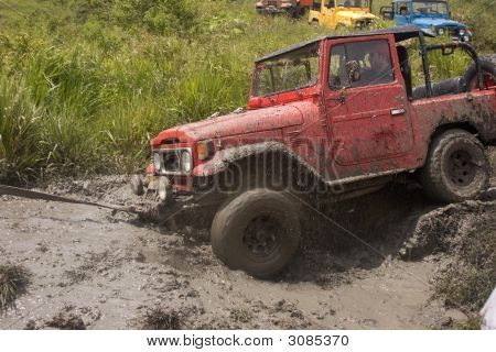 Snavset Jeep på konkurrence