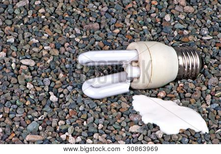 Gebrochene CFL Lampe