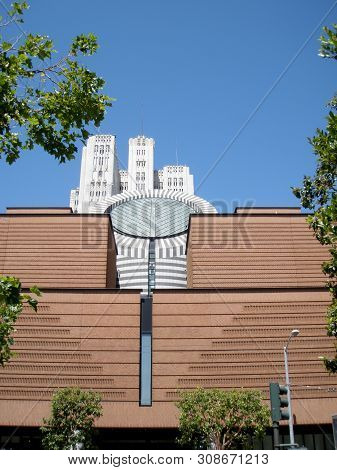 San Francisco - June 18, 2009:  San Francisco Museum Of Modern Art During The Day.  Contemporary & M