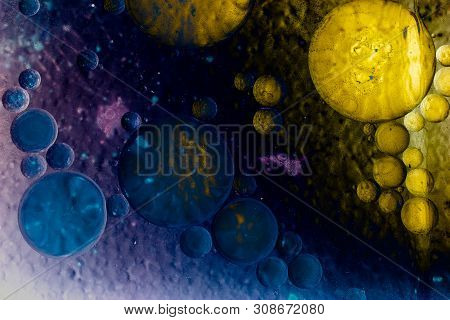 Oil Bubbles Inside Water Base Form Patterns
