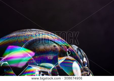 Air Bubbles Inside Water Base Form Patterns