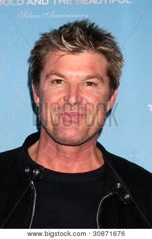 LOS ANGELES - MAR 10: Winsor Harmon ankommer til fed og smuk 25th jubilæumsfest på den