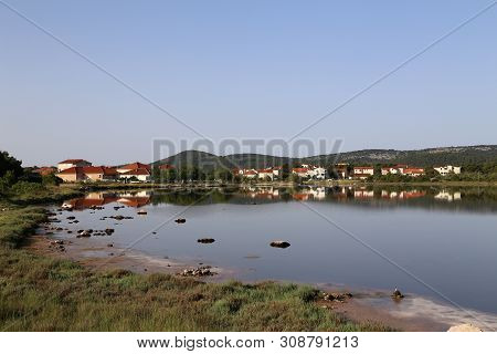 Reflexion - Early Morning On The Salt Lake