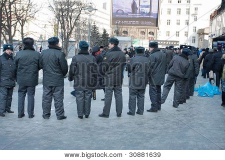 Moskva - 10. března: Policejní Kordon na účastníky protestní manifestaci proti falsificatio