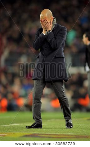 BARCELONA - FEB, 19: Josep Guardiola az FC Barcelona csalódott a spanyol bajnoki mérkőzés alatt egy