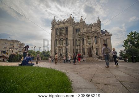 Kiev, Ukraine - May 24, 2019: Townspeople And Tourists Walk Everywhere. Houses With Chimaeras - A Fa