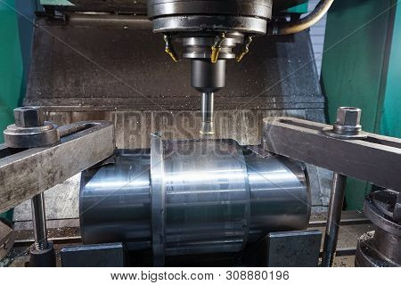 Milling Keyway Shaft On The Cnc Machine.
