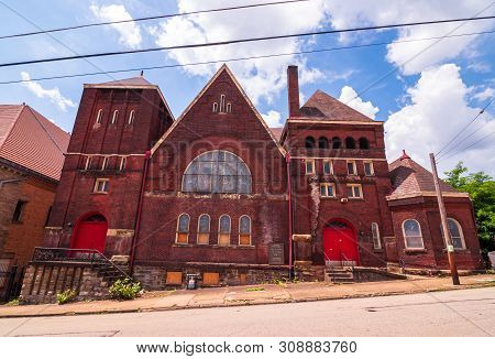 Braddock, Pennsylvania, Usa 6/29/2019 The 1st United Presbyterian Church On Parker Avenue Built In T