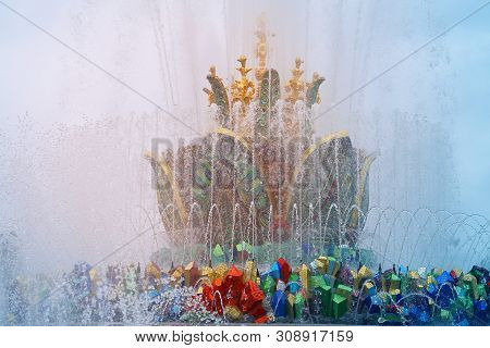 Photo Of The Beautiful Fountain In Moscow On The Exhibition In The Park On A Summer Day