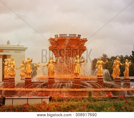 Photo Of The Beautiful Fountain In Moscow On The Exhibition In The Park On A Summer Day