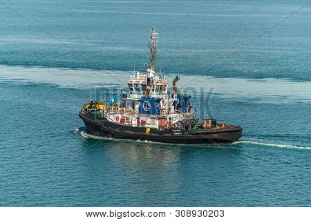 Suez, Egypt - November 5, 2017: Pusher/tug Mosaheb 3 Passing The New Suez Canal (the Great Bitter La