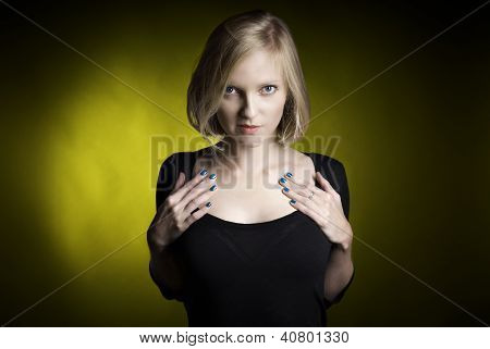 Giovane donna attraente
