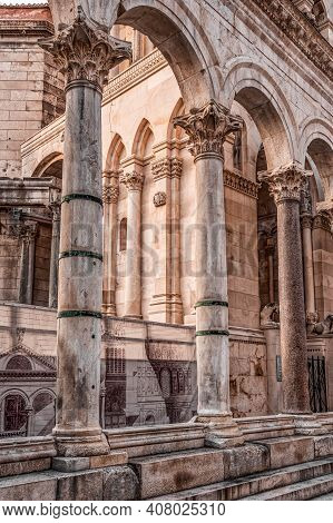 Split, Croatia - Aug 15, 2020: Pillars Of Old Arch At Diocletians Palace In Old Town