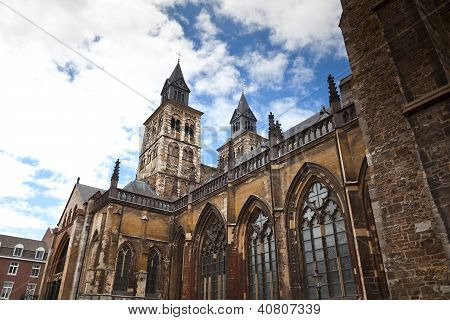 Vrijthof, Basilica di San Servazio