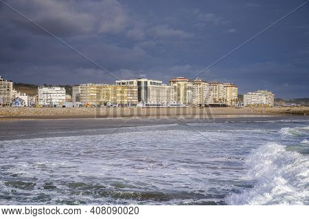 Costa Da Caparica, Portugal - April 17, 2019: Views Of The Beach Of Costa Da Caparica, A Famous Plac