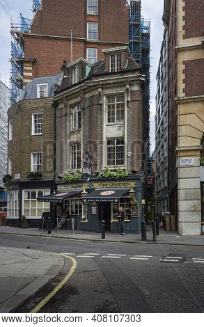 London, Uk, April 2014 - Facade Of The Two Chairmen Public House In The City Of London, Uk
