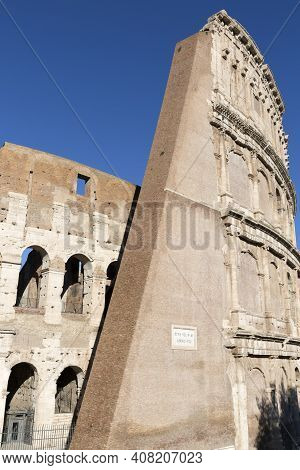 Rome, Italy - October 8, 2020: Colosseum, 1st Century Antique, Oval Amphitheatre In The Centre Of Th