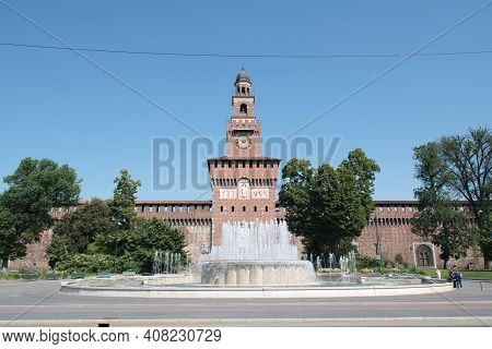 Milan, Italy, 08.29.2020 The Magnificent Sforza Castle , Castello Sforzesco With The Fontana Di Piaz