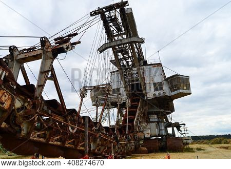 Russia, Voskresensk, August 29, 2020. Absetzer: Giant Excavator.multi-bucket Iron Chain Excavator Ta