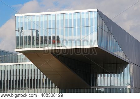 Philadelphia, Usa - June 11, 2013: University Of Pennsylvania (upenn) Singh Center For Nanotechnolog