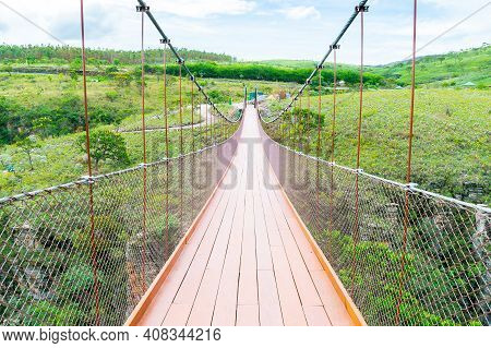 Capitólio - Mg, Brazil - December 08, 2020: Suspension Bridge Of The Belvedere Of The Canyons, Miran