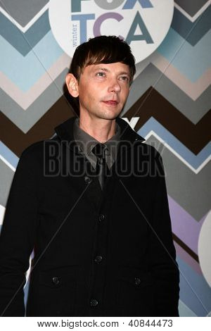 LOS ANGELES - 8 jan: DJ Qualls เข้าร่วม FOX TV 2013 TCA หนาวข่าวทัวร์ที่แลงแฮมฮันติงตัน 