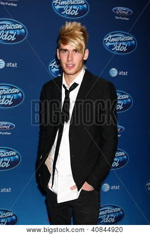 LOS ANGELES - JAN 9: Colton Dixon navštěvuje 'American Idol' Premiere událost Royce Hall, UCLA na